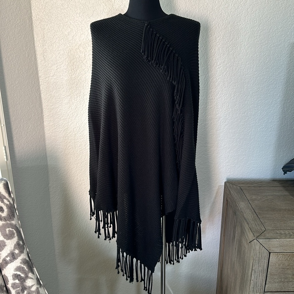 BCBGMAXAZRIA Womens Fringe Poncho in Black - Picture 2 of 9